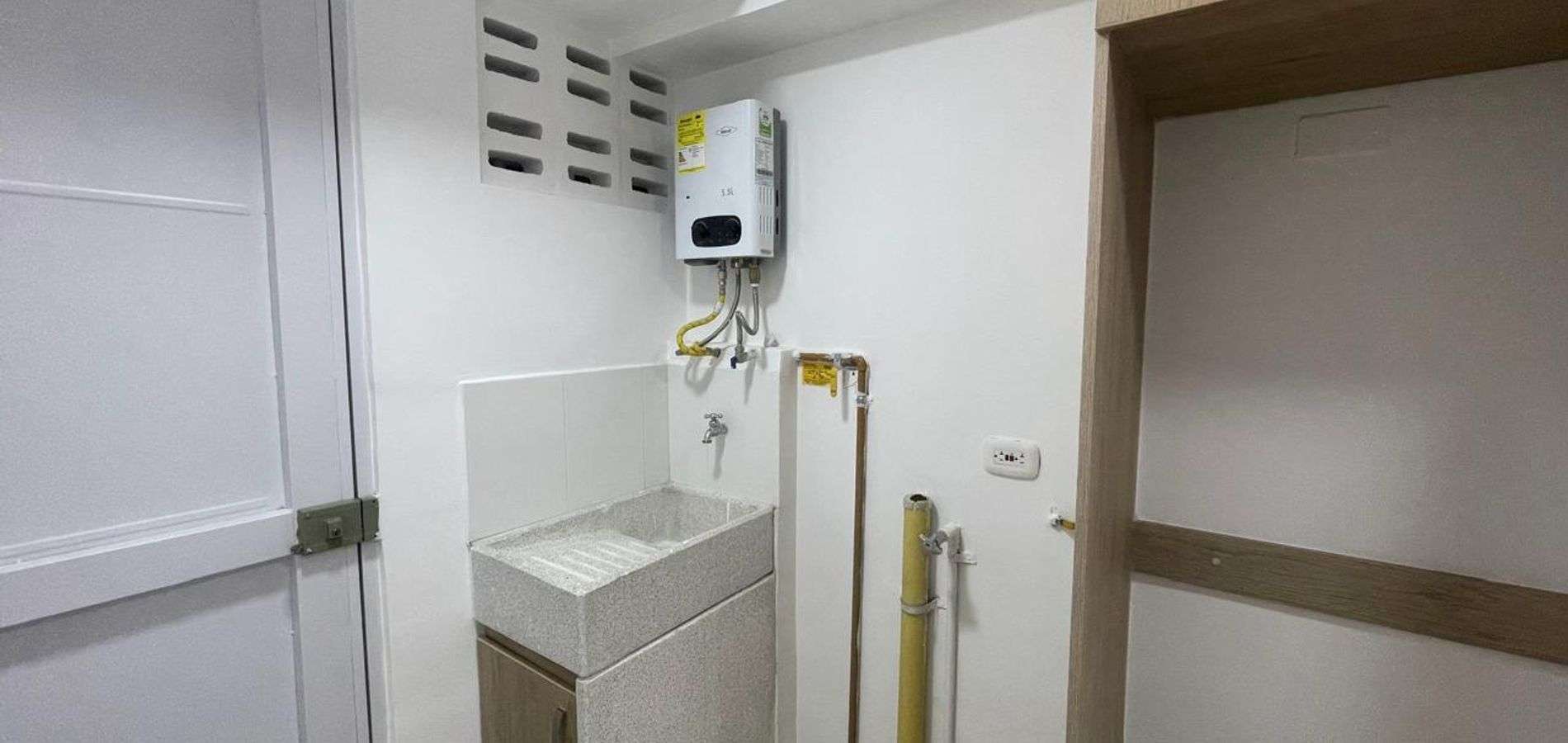 Vendo apartamento en San Antonio de Prado, Medellín.-1
