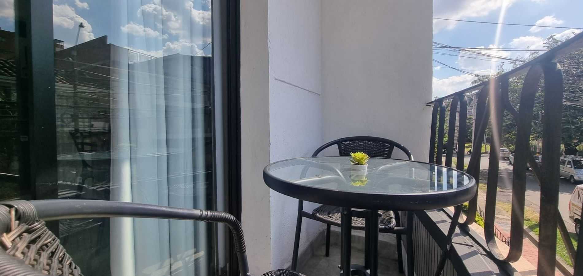 Venta Apartaestudio Airbnb La Castellana Medellín-1