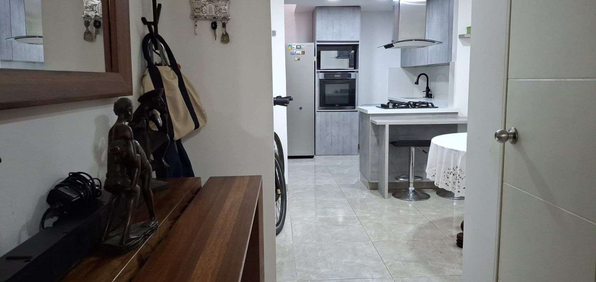 Vendo casa en Baluarte de San Diego Loma del indio, Medellín-1