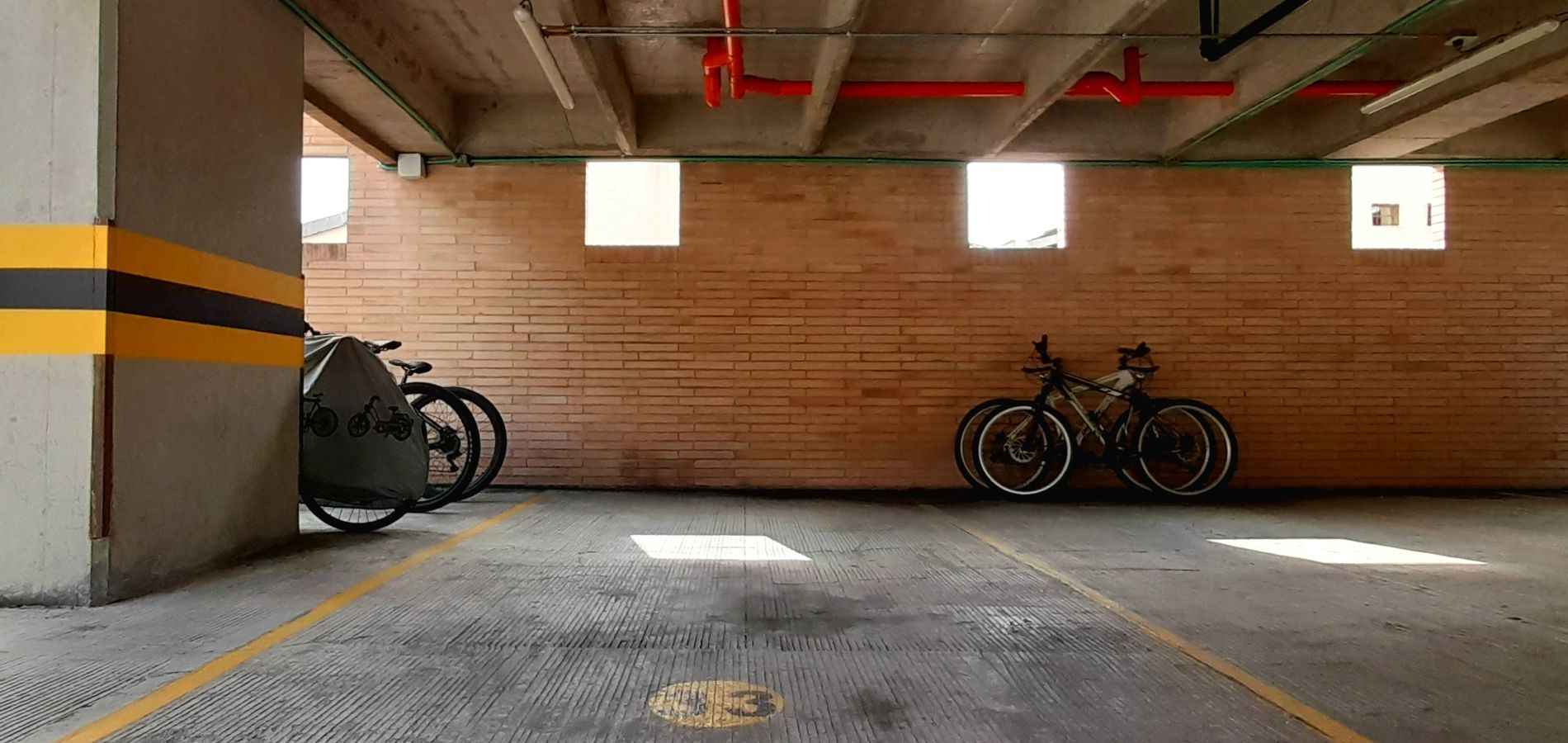 Apartamento en venta en Los Laureles, Bogotá-0