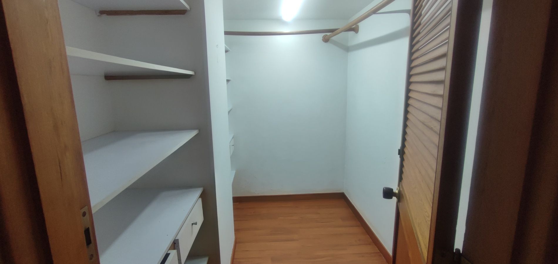 En venta, apartamento poblado, sector san lucas-0