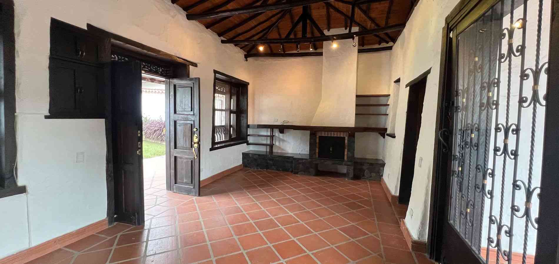 Casa finca en Llanogrande, vereda Cabeceras, a 800m2 aproxim