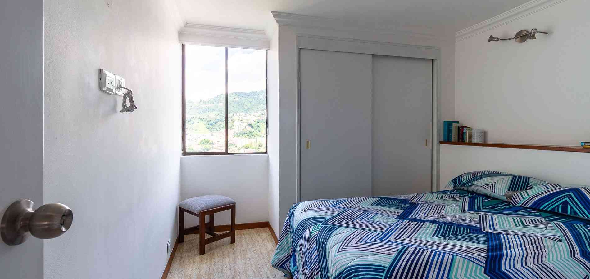 Apartamento en venta en La Loma de Los Bernal, 3 Habitacione