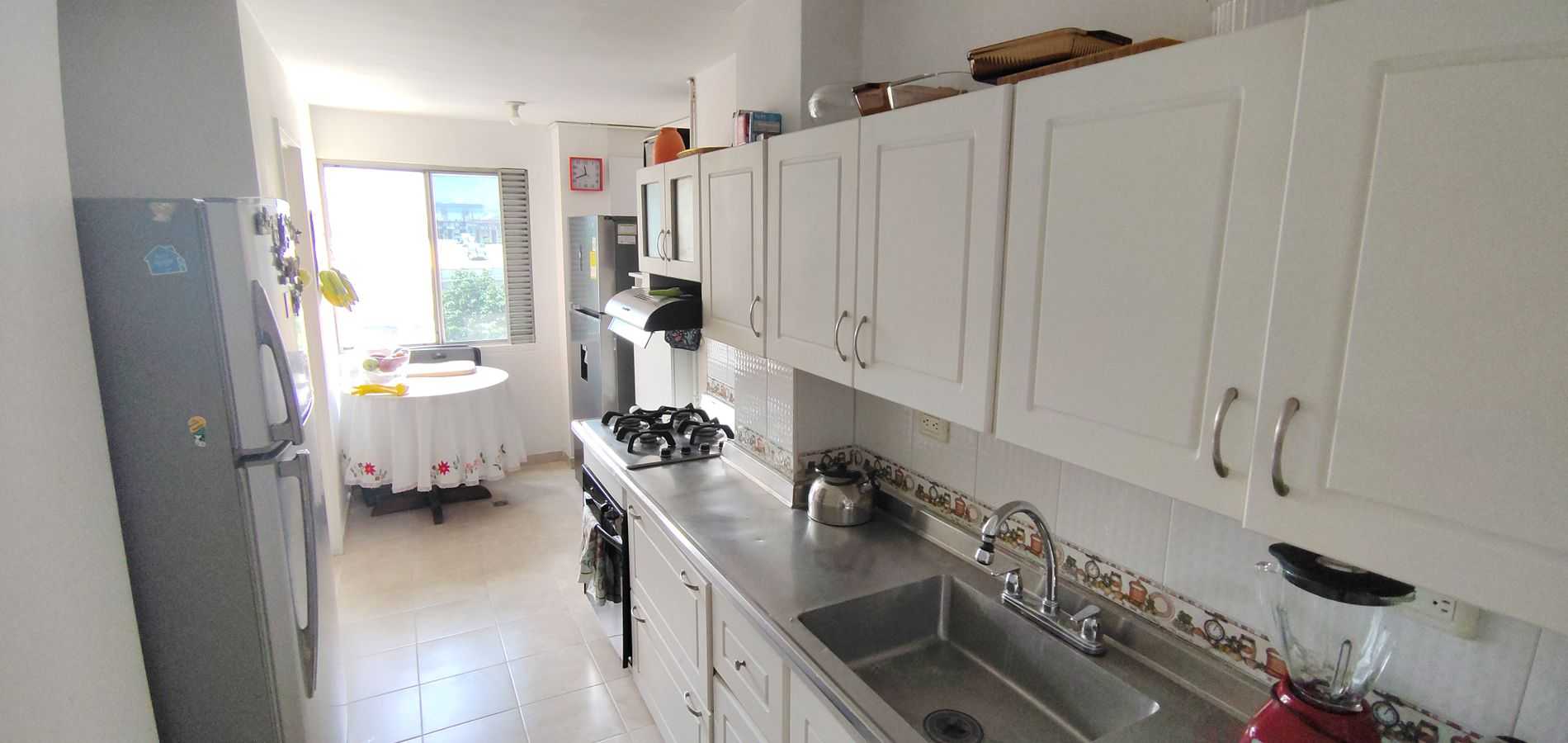 APARTAMENTO ESPACIOSO Y ACOGEDOR EN LAURELES FLORIDA NUEVA-0