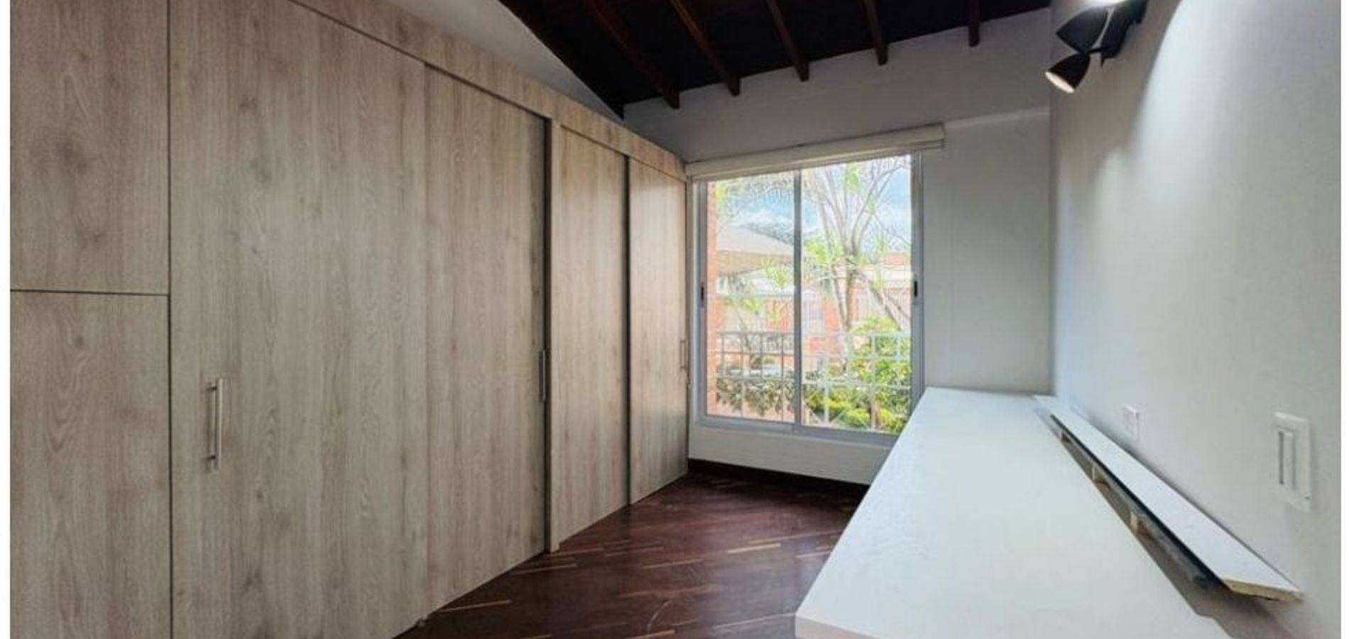 casa de 3 niveles en loma de brujas - Envigado-2
