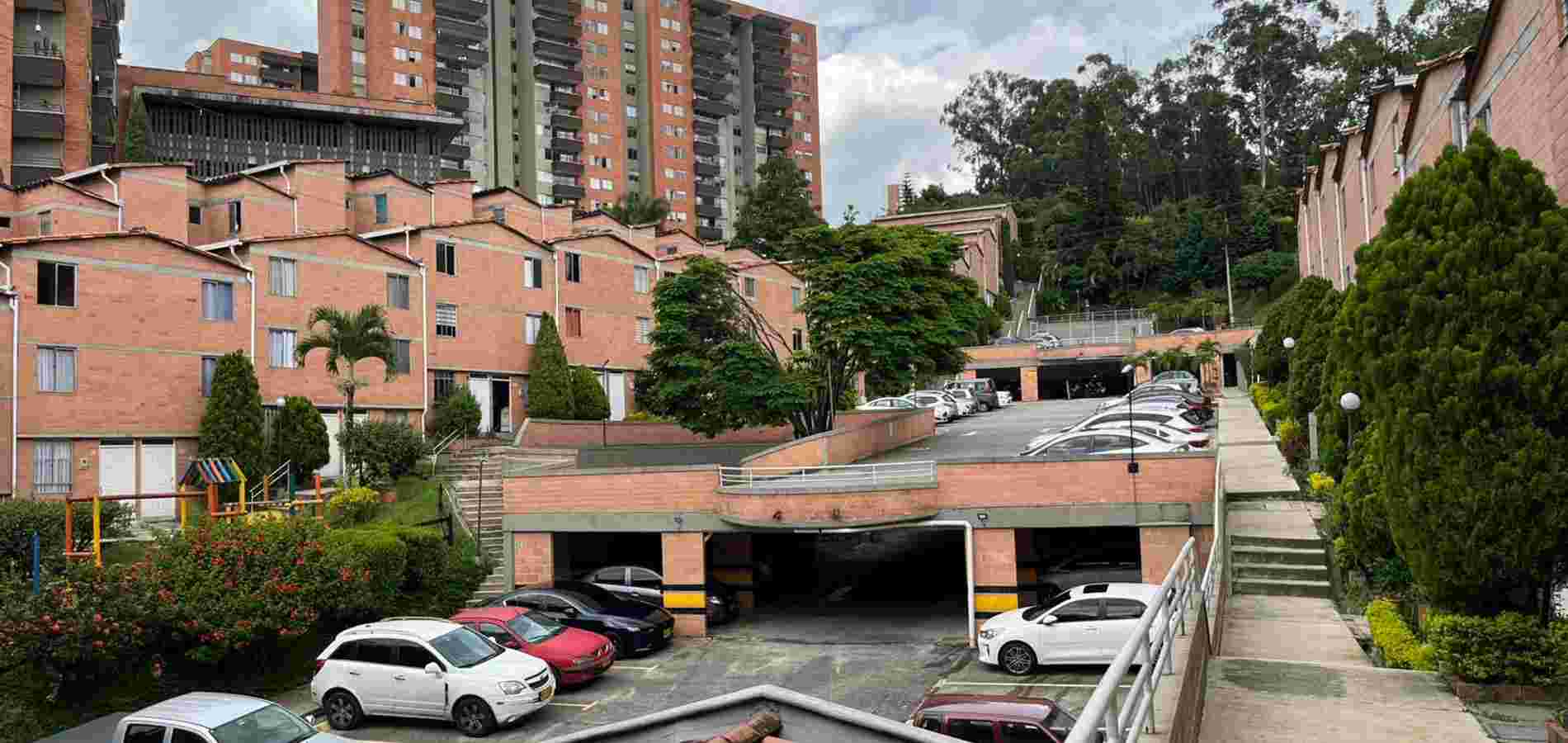Venta de hermosa Casa en Unidad Cerrada  en Belén La Mota-3