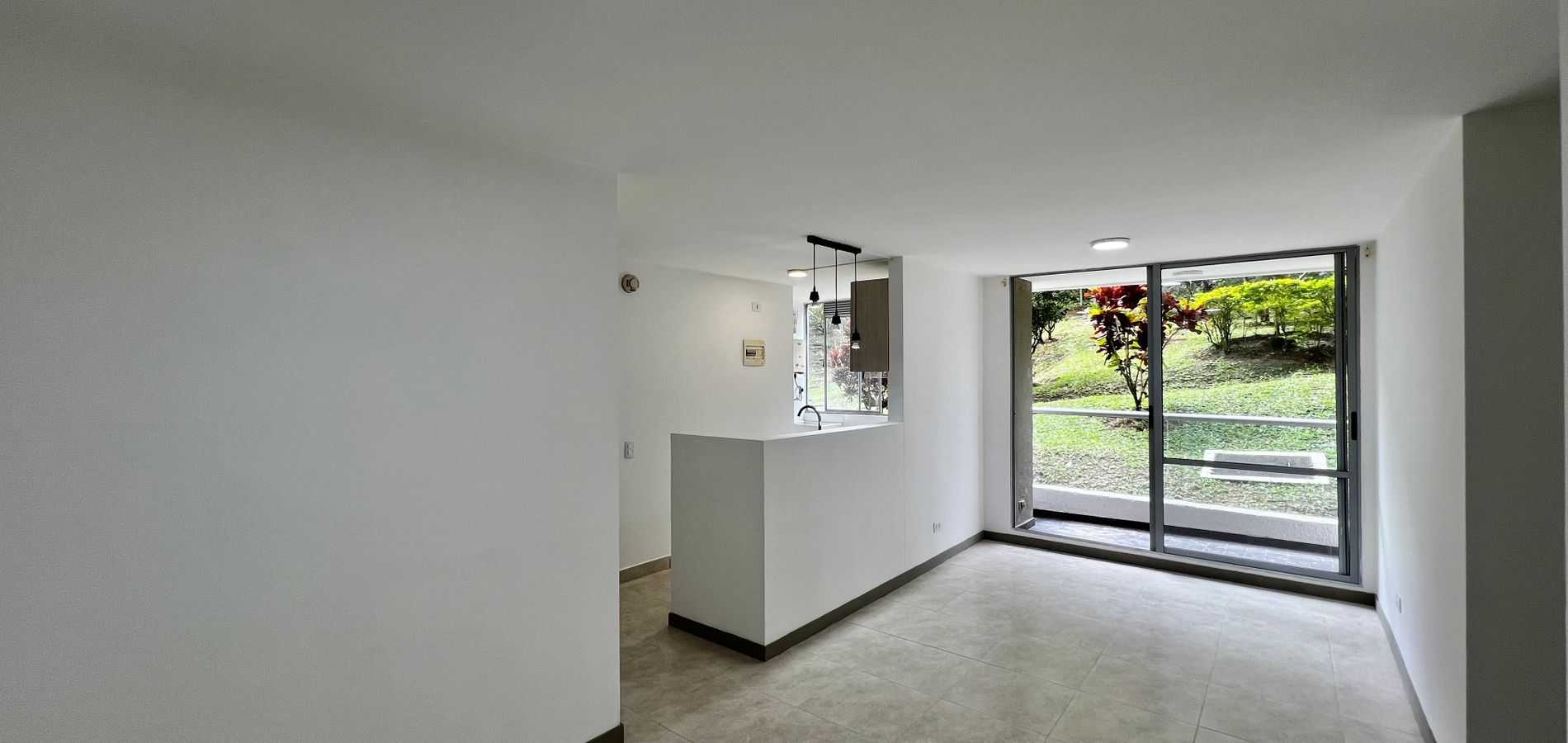 EN VENTA APARTAMENTO EN ENVIGADO CON VISTA AL JARDÍN-0