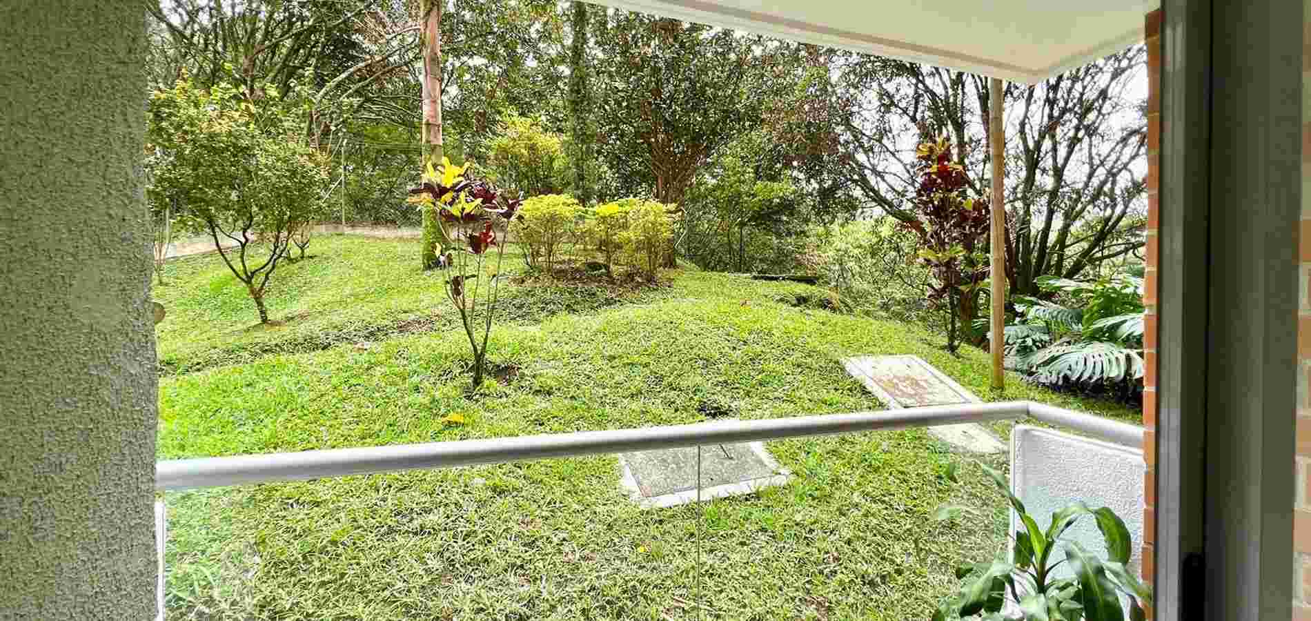 EN VENTA APARTAMENTO EN ENVIGADO CON VISTA AL JARDÍN-1