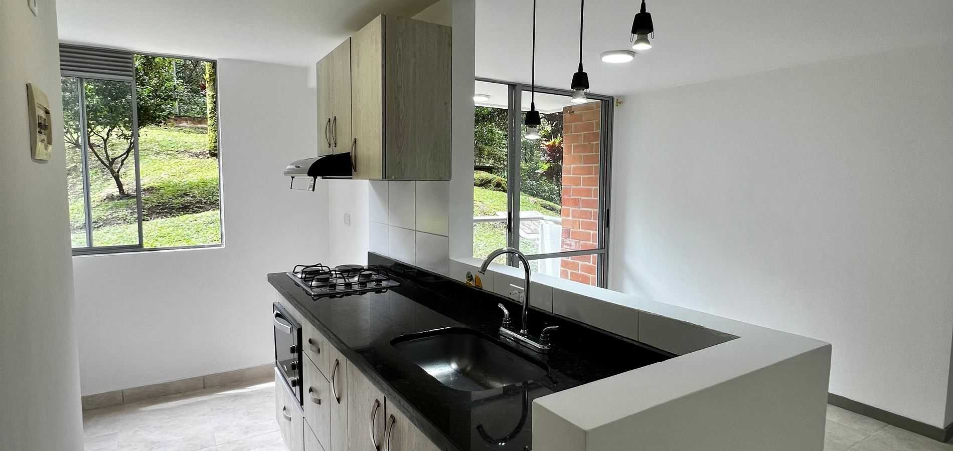 EN VENTA APARTAMENTO EN ENVIGADO CON VISTA AL JARDÍN-2