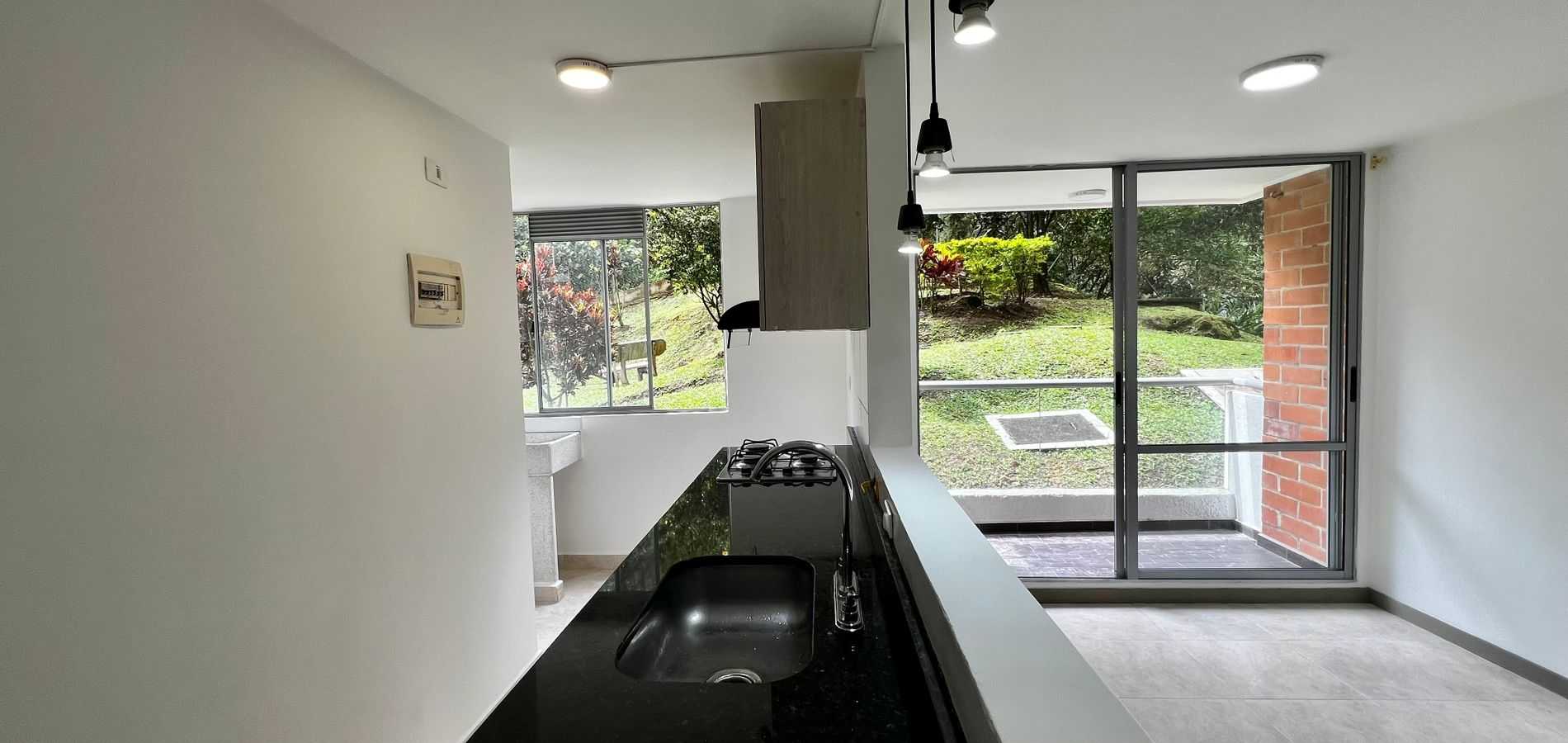EN VENTA APARTAMENTO EN ENVIGADO CON VISTA AL JARDÍN