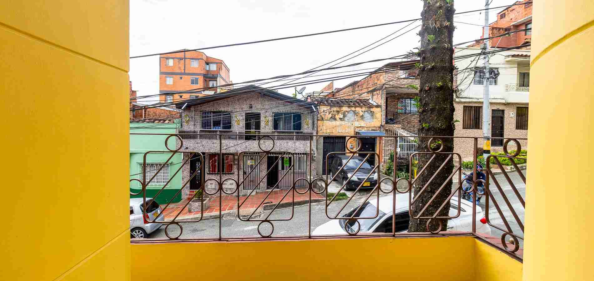 Manrique Central Medellín  Casa lote ideal para desarrollo-2
