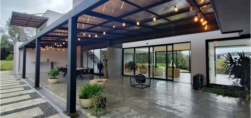 Casa en Venta en Envigado, Alto De Palmas-1