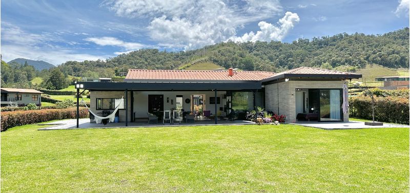 Casa en Venta en Retiro, Lejos del Nido
