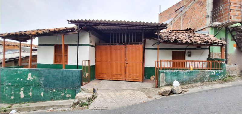 Casa en Venta en Medellín, Doña María