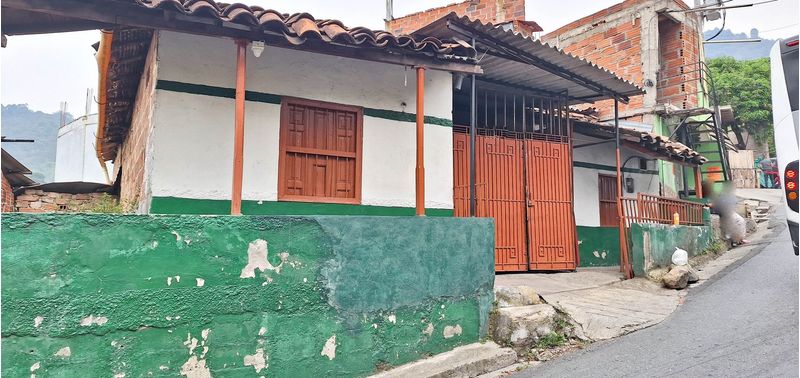 Casa en Venta en Medellín, Doña María-0
