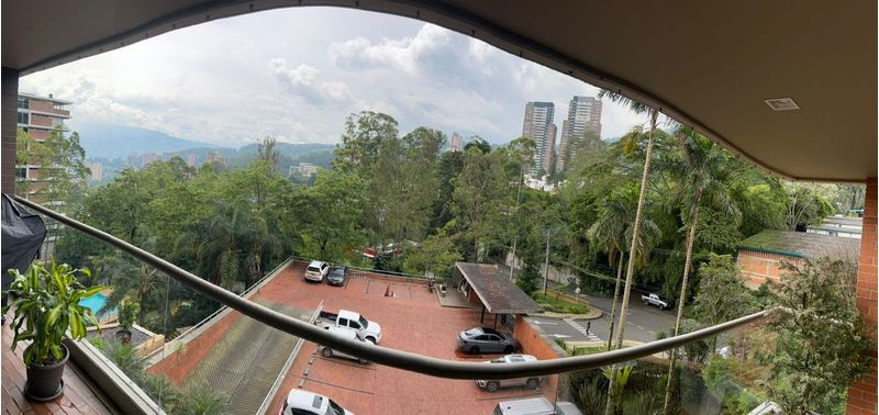 Apartamento en Venta en Medellín, Altos del Poblado-17