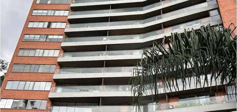 Apartamento en Venta en Medellín, Altos del Poblado-25