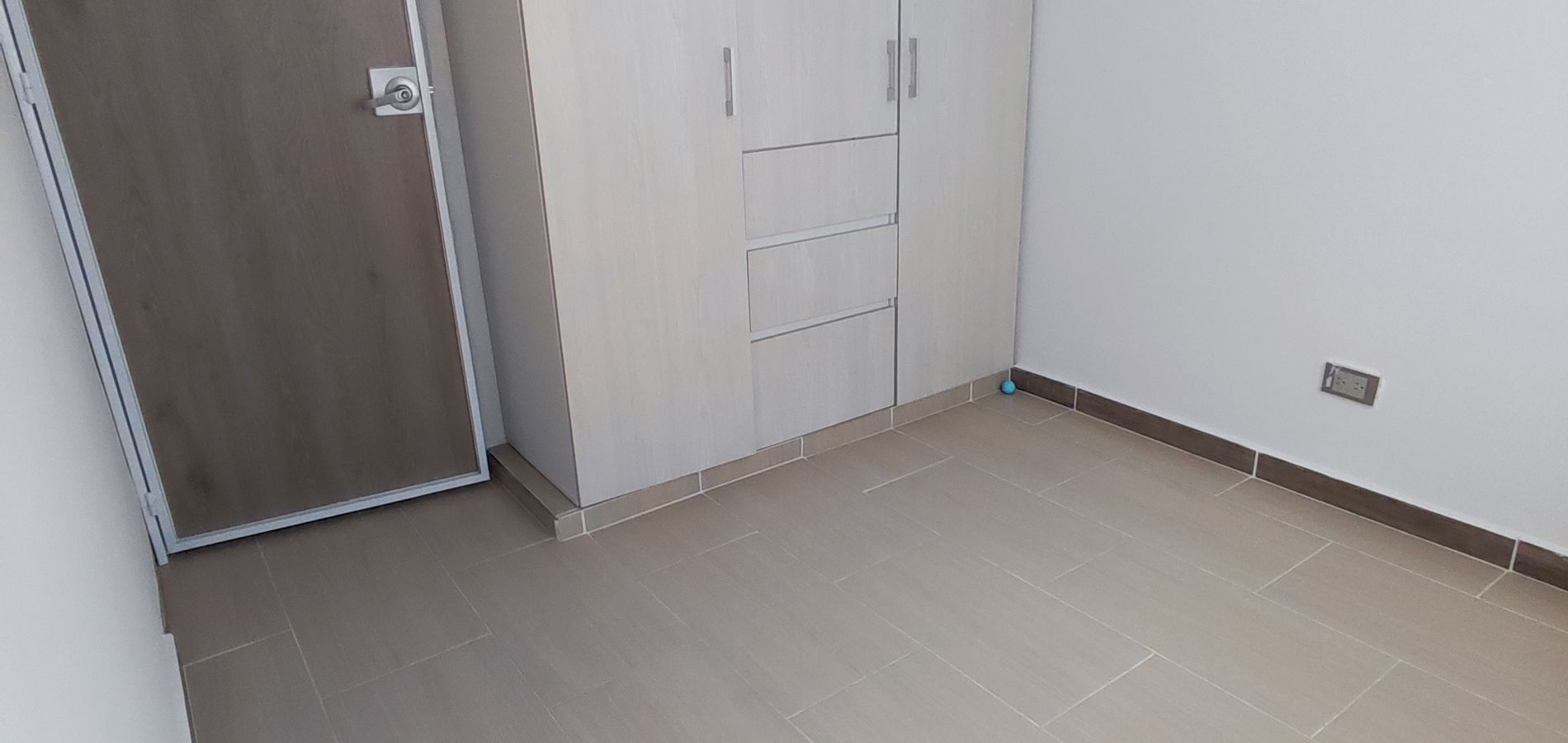 Apartamento en Venta en Madrid, Zaragoza-0