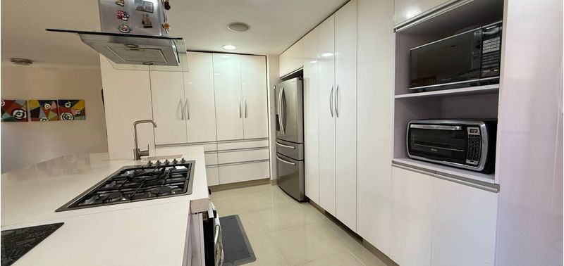 Apartamento en Venta en Medellín, Loma de los Parra-0