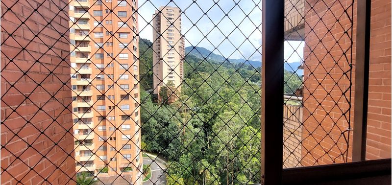 Apartamento en Venta en Medellín, Altos del Poblado-16