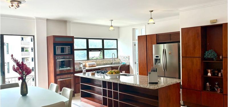 Apartamento en Venta en Medellín, El Poblado-0