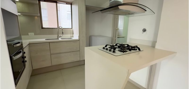 Apartamento en Venta en Medellín, Las Lomas-0