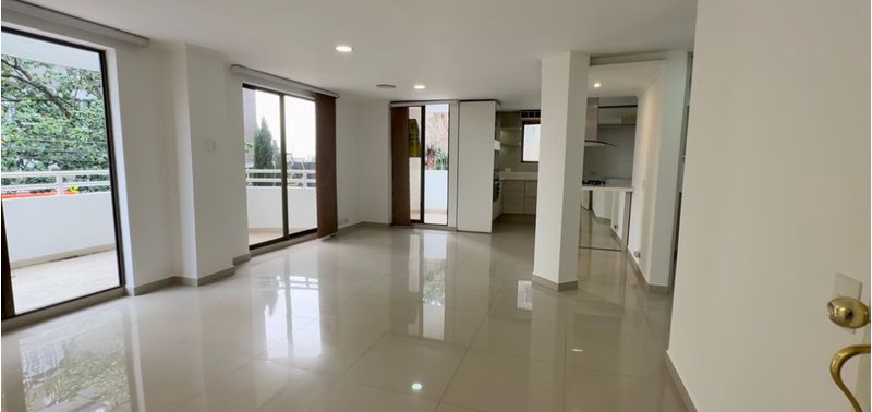 Apartamento en Venta en Medellín, Las Lomas-1