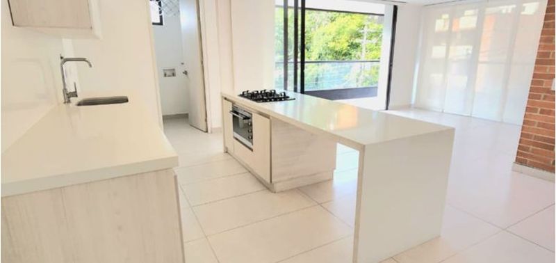 Apartamento en Venta en Envigado, Cumbres-0