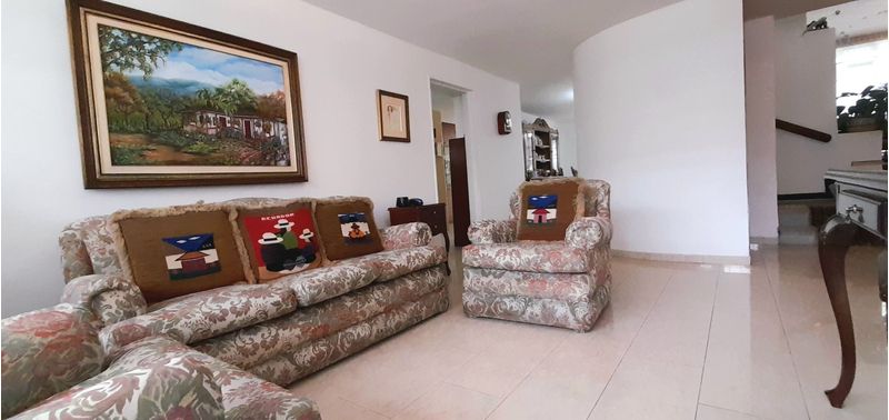 Casa en Venta en Bogotá, D.C., Pontevedra-0