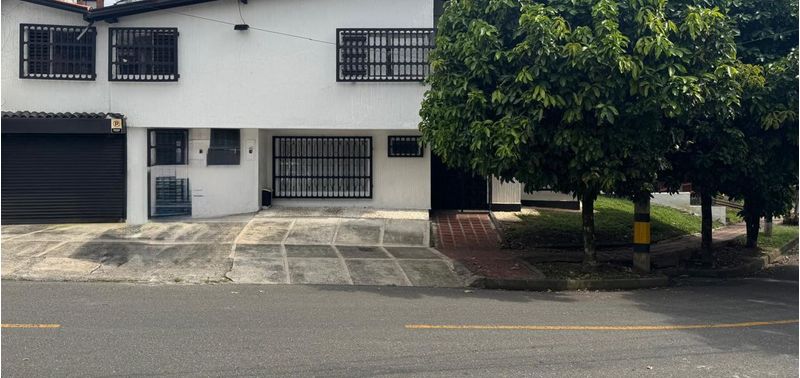 Casa en Venta en Medellín, Belén Parque-1