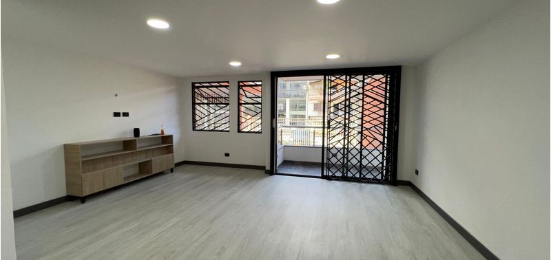 Apartamento en Venta en Medellín, San Joaquín-0