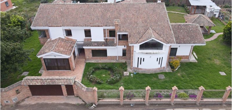 Casa en Venta en Cota, Cota