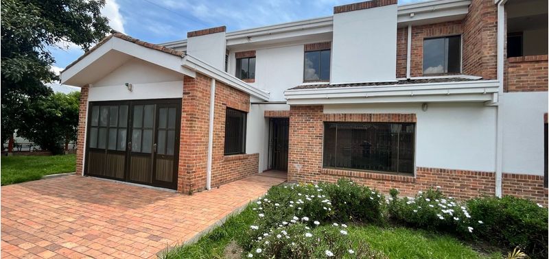 Casa en Venta en Cota, Cota-2