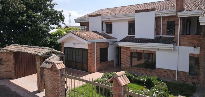 Casa en Venta en Cota, Cota-13
