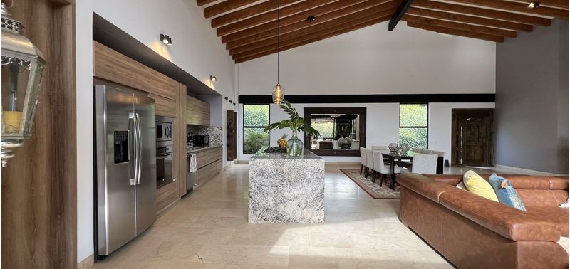 Casa en Venta en Medellín, Vereda Perico Santa Elena-4