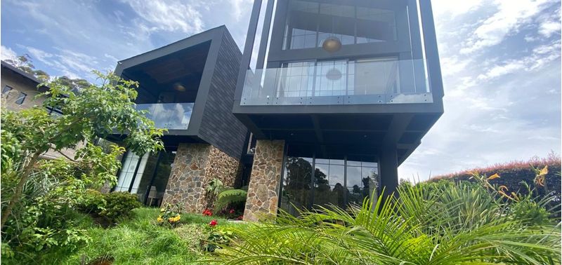 Casa en Venta en Envigado, Alto De Palmas-1