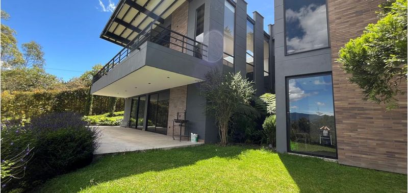 Casa en Venta en Retiro, Lejos del Nido
