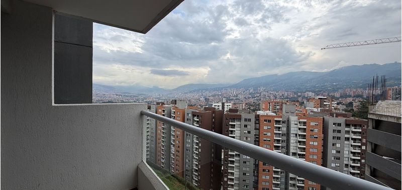 Apartamento en Venta en Envigado, La Cuenca-0