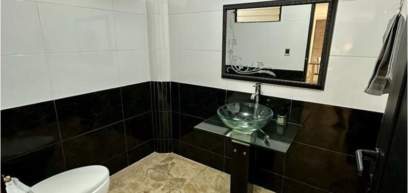 Casa en Venta en Envigado, Jardines-17