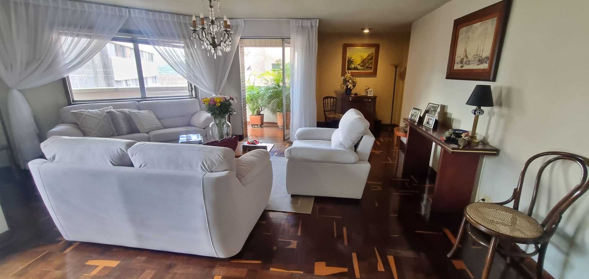 Apartamento en Venta en Medellín, Candelaria-1