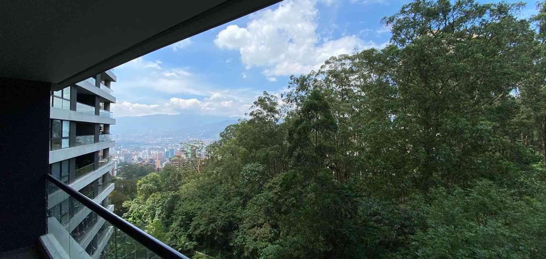 Apartamento en Venta en Medellín, Altos del Poblado-0