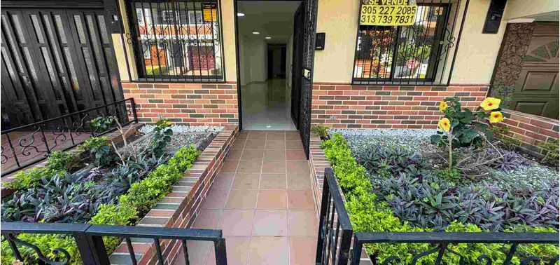 Casa en Venta en Medellín, Laureles-0