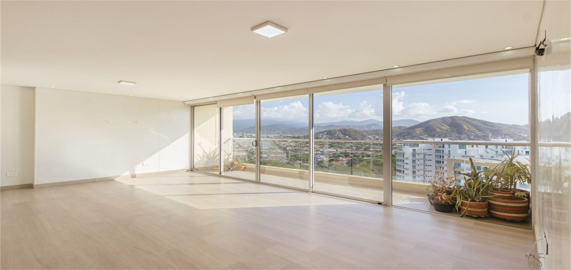 Apartamento en Venta en Santa Marta, El Mayor-0