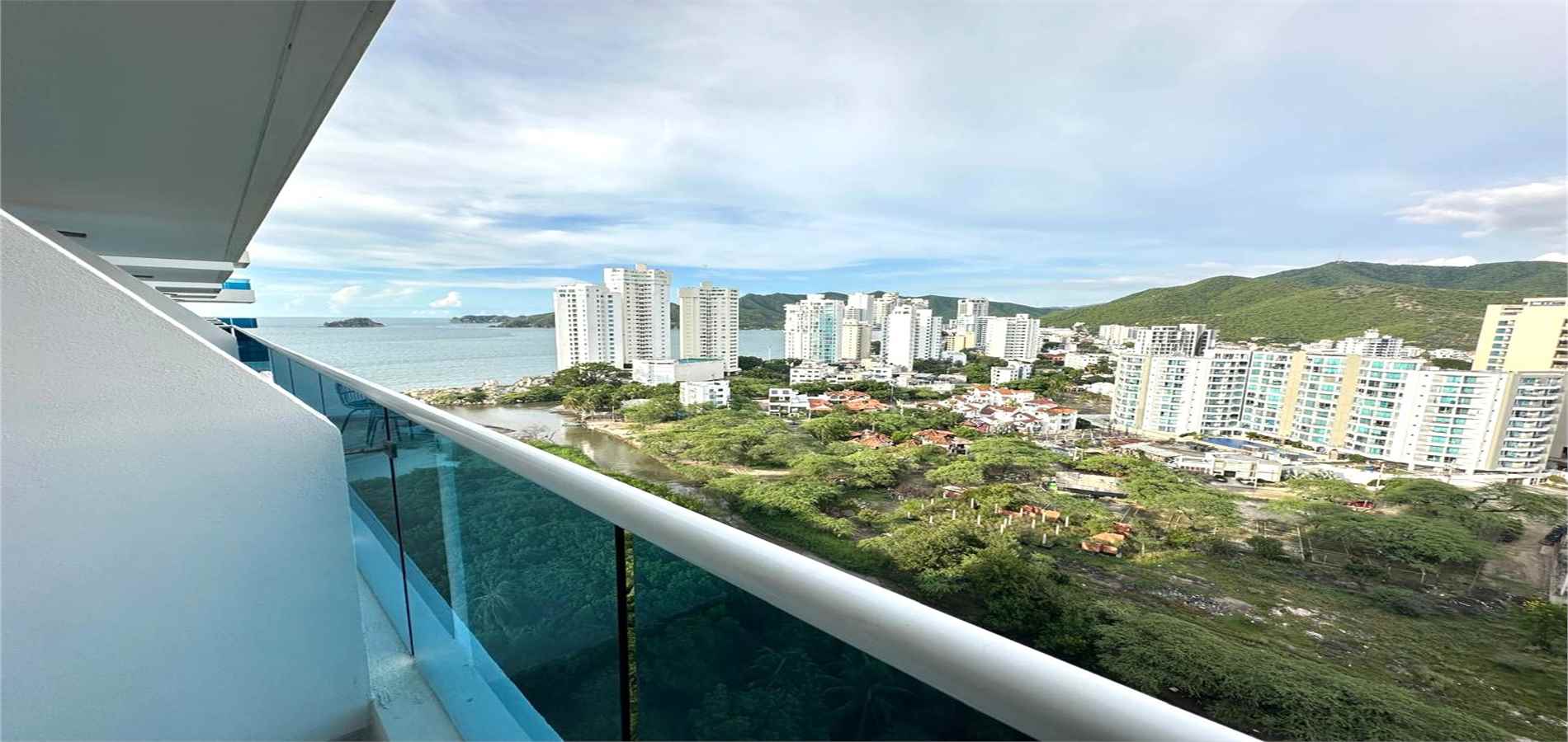 Apartamento en Venta en Santa Marta, playa salguero-0