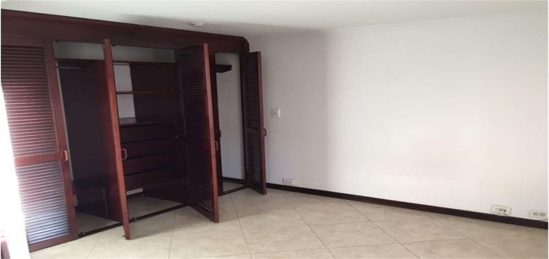 Apartamento en Venta en Bogotá, D.C., PONTEVEDRA 2-12