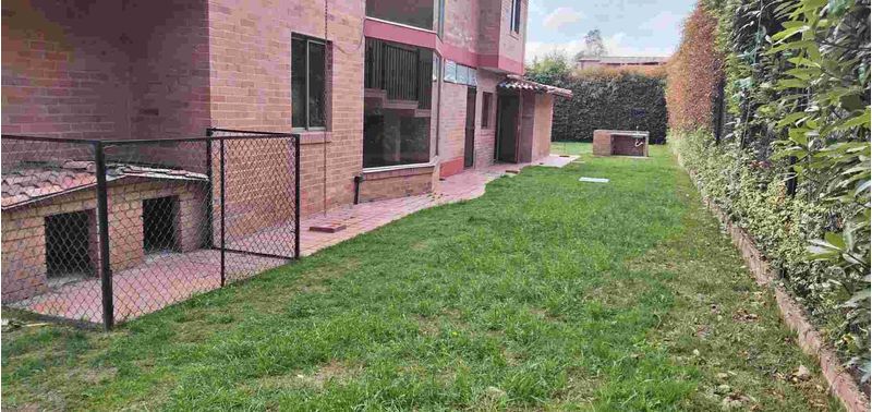 Casa en Venta en Bogotá, D.C., Lote El Pinar-43