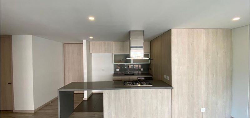 Apartamento en Venta en Medellín, Altos del Poblado-0