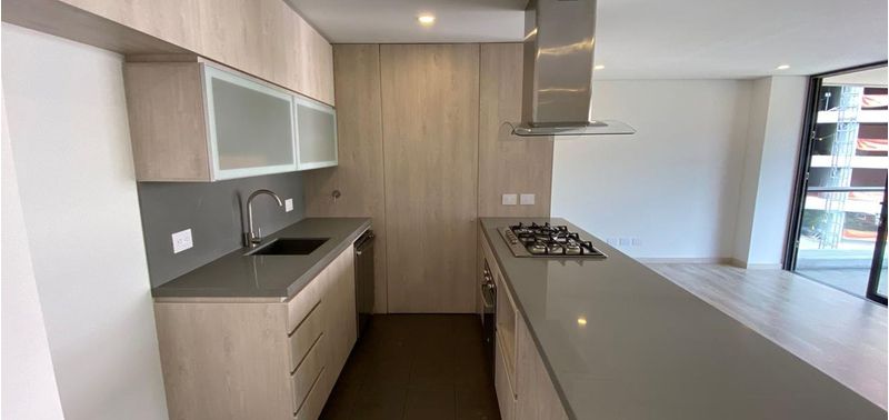 Apartamento en Venta en Medellín, Altos del Poblado-5
