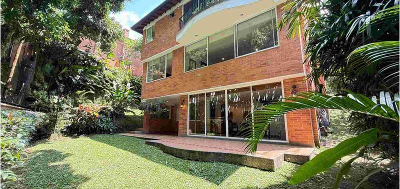 Casa en Venta en Envigado, Benedictinos