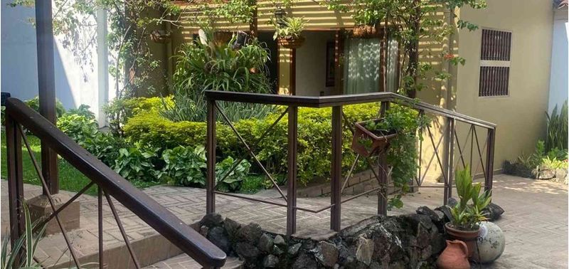 Casa en Venta en Medellín, Laureles-0